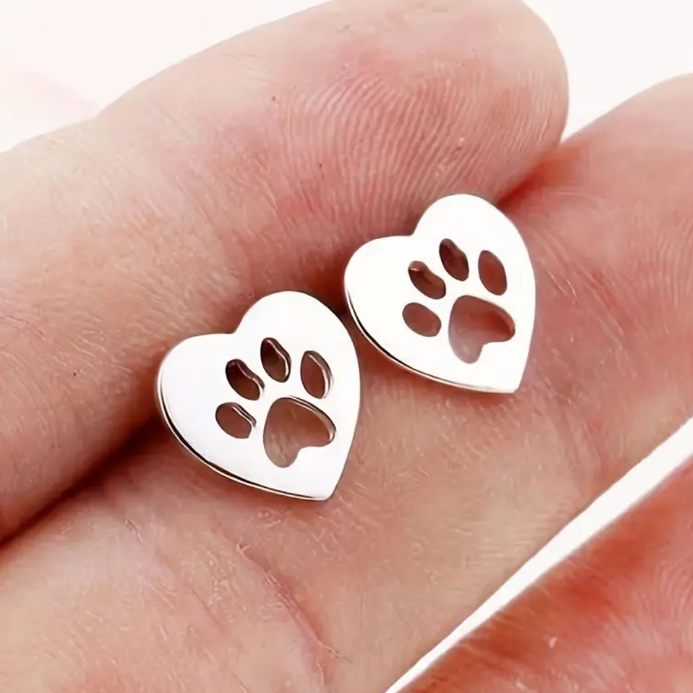 NEW Paw Heart Stud Earrings